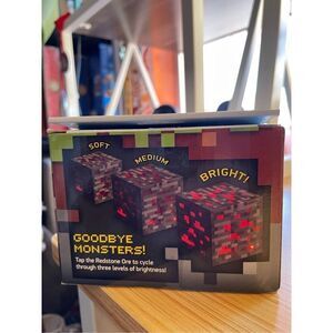 NEW! MINECRAFT Light-up REDSTONE ORE Interactive Light-Up Block ThinkGeek 2014 N